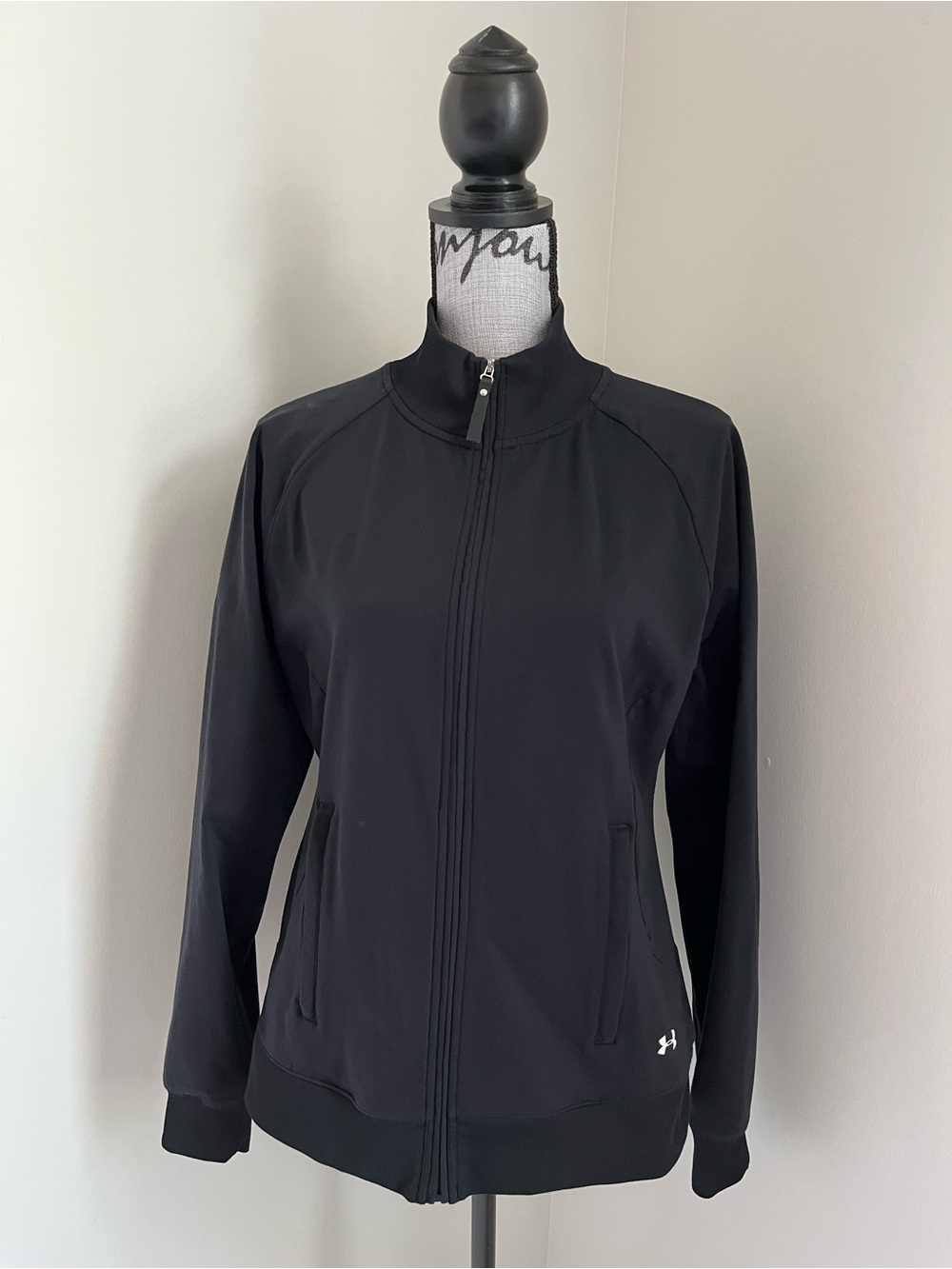 Under armour women’s black full zipper jacket size L